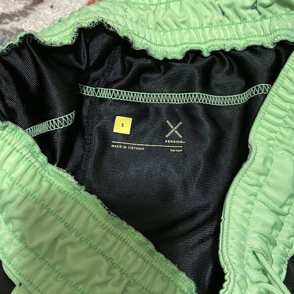 Xersion Black & Green Athletic Shorts Small - Picture 3 of 3